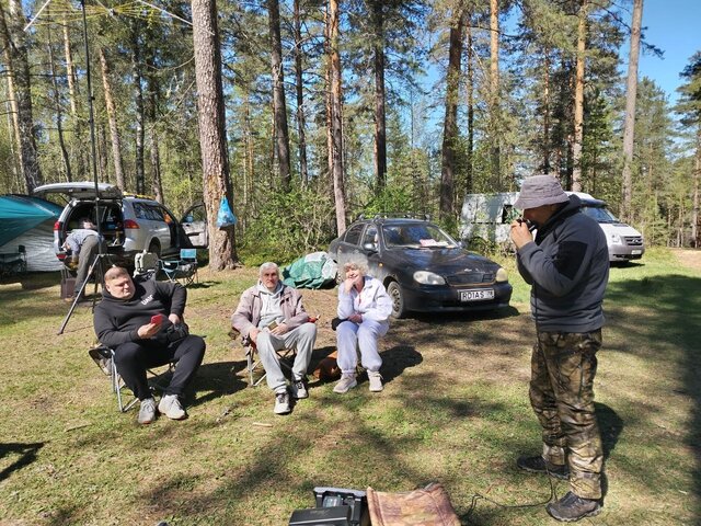 R1cec музицирует.jpg