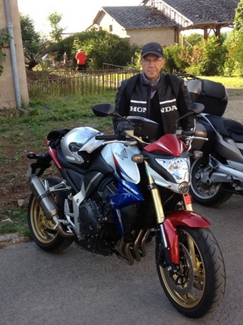 F6UIG_moto.jpg
