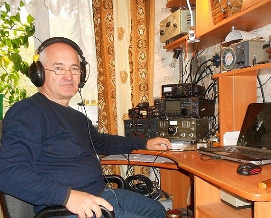 UR5MAK в радиорубке R1CN..JPG