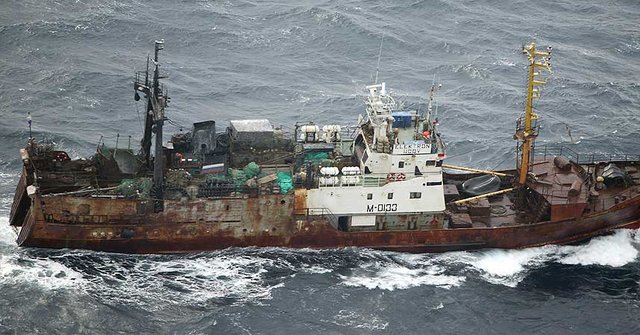 Траулер Электрон в Баренцевом море 2005 год.jpg