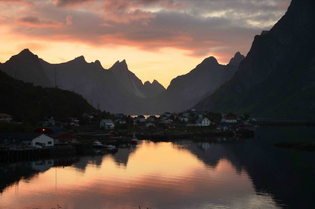 Lofoten Reine.jpg